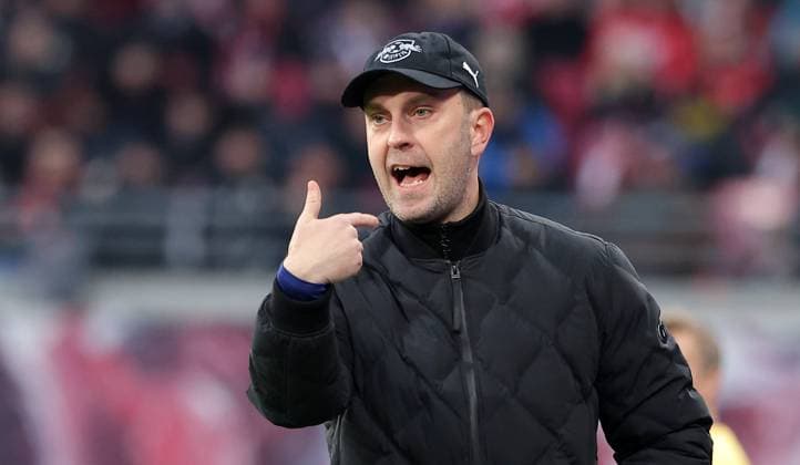 Coach Ole Werner gives instructions Action upper body Sport Soccer Football DFL Bundesliga Men 11 Matchday Season 2025 2026 23 11 2025 RasenBallsport RB Leipzig RBL vs SV Werder Bremen SVW at RedBull Arena DFL regulations prohibit any use of photographs as image sequences and or quasi video