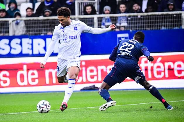 FOOTBALL : AJ Auxerre vs OL - Ligue 1 McDonalds - JournÃ e 13 - 23 11 2025 Danny Namaso (AJ Auxerre) AuxerreFrance  Copyright: xBaptistexAutissierx