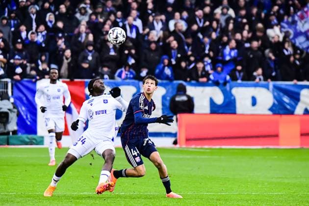 FOOTBALL : AJ Auxerre vs OL - Ligue 1 McDonalds - JournÃ e 13 - 23 11 2025 Rudy Matondo (AJ Auxerre) Khalis Merah (OL) AuxerreFrance  Copyright: xBaptistexAutissierx