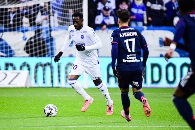 FOOTBALL : AJ Auxerre vs OL - Ligue 1 McDonalds - JournÃ e 13 - 23 11 2025 Sinaly DiomandÃ (AJ Auxerre) AuxerreFrance  Copyright: xBaptistexAutissierx