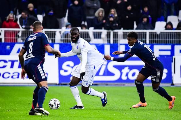 FOOTBALL : AJ Auxerre vs OL - Ligue 1 McDonalds - JournÃ e 13 - 23 11 2025 Lassine Sinayoko (AJ Auxerre) Abner (OL) AuxerreFrance  Copyright: xBaptistexAutissierx