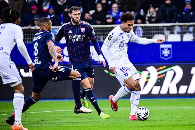 FOOTBALL : AJ Auxerre vs OL - Ligue 1 McDonalds - JournÃ e 13 - 23 11 2025 Danny Namaso (AJ Auxerre) AuxerreFrance  Copyright: xBaptistexAutissierx