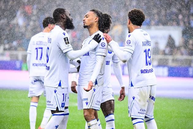 FOOTBALL : AJ Auxerre vs OL - Ligue 1 McDonalds - JournÃ e 13 - 23 11 2025 Sekou Mara (AJ Auxerre) Lassine Sinayoko (AJ Auxerre) AuxerreFrance  Copyright: xBaptistexAutissierx
