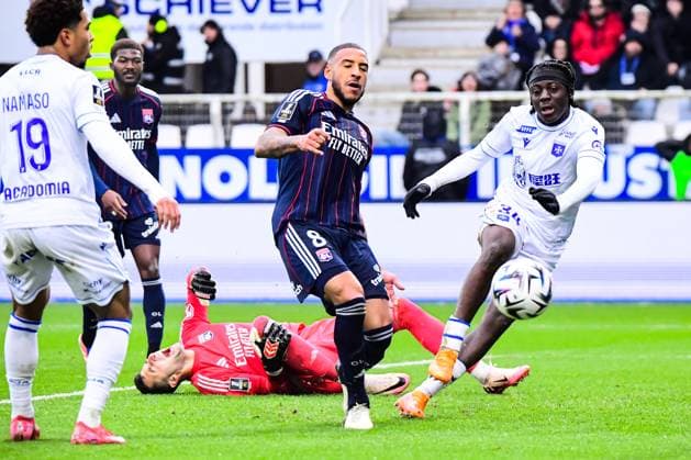 FOOTBALL : AJ Auxerre vs OL - Ligue 1 McDonalds - JournÃ e 13 - 23 11 2025 Corentin Tolisso (OL) Rudy Matondo (AJ Auxerre) AuxerreFrance  Copyright: xBaptistexAutissierx