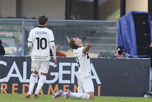 Matteo Pellegrino of Parma AC celebrates after scoring second goal during Hellas Verona FC vs Parma Calcio FC, 12Â° Serie A Enilive 2025-26 game at Marcantonio Bentegodi stadium in Verona (VR), Italy, on November 23, 2025.  Copyright: xDavidexCasentini IPAxSportx xipa-agency.netx xx IPA_68297636 IPA_Agency_IPA68297636