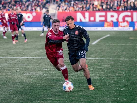 Germany Soccer, 2 Bundesliga 2025 26, 13 Matchday 1 FC Nürnberg vs Arminia Bielefeld Max Morlock Stadion Nürnberg Marius Wörl Worl Arminia Bielefeld, 38 in duel for the ball with Rafael Lubach 1 FC Nürnberg, 18 Copyright: xChristopherxRupprechtx