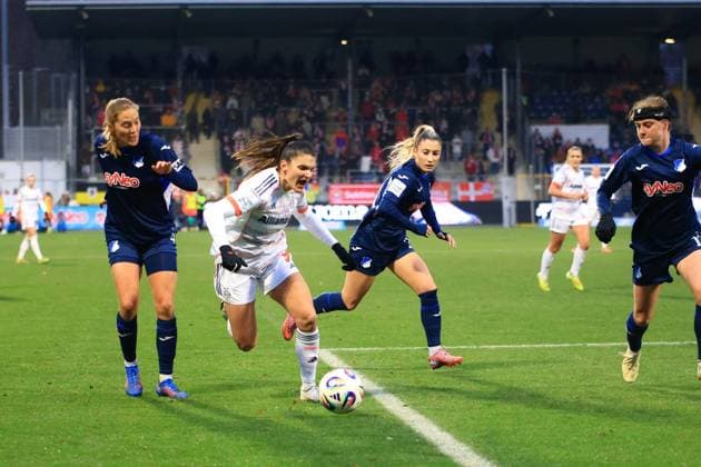 Jovana Damnjanovic 9 FC Bayern Munich with the ball, while Lisann Kaut 4 TSG Hoffenheim Women and Janna Grimm 26 TSG Hoffenheim Women defend Players fight for the ball Copyright: xspeedshotx