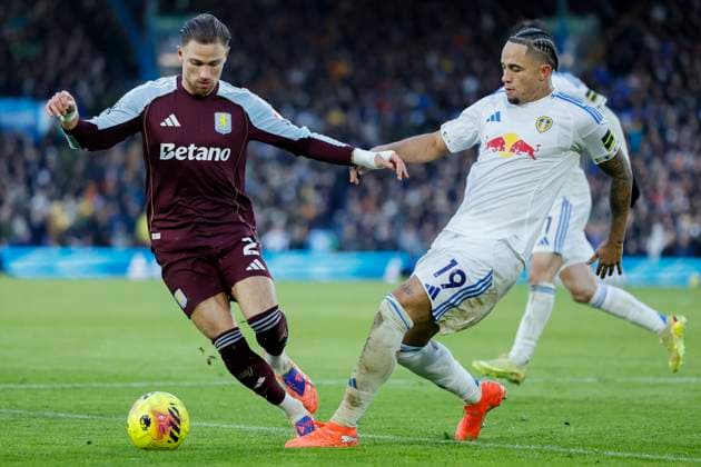 Leeds United v Aston Villa - Premier League Matty Cash of Aston Villa and Noah Okafor of Leeds United challenge during the Premier League match between Leeds United and Aston Villa at Elland Road on November 23, 2025 in Leeds, England. Leeds Elland Road England United Kingdom Copyright: xRichardxSellers Sportsphoto APLx 14142430