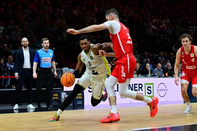 23 11 2025 Basketball Season 2025 2026 2 Bundesliga Pro A 10 Matchday Nuremberg Falcons Basketball Club NBC BBC Bayreuth AlSch xalxscx Rayshawn Mart 3, BBC Bayreuth Julius Wolf 16, Nuremberg Falcons BC NBC