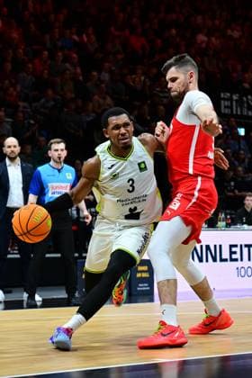 23 11 2025 Basketball Season 2025 2026 2 Bundesliga Pro A 10 Matchday Nuremberg Falcons Basketball Club NBC BBC Bayreuth AlSch xalxscx Rayshawn Mart 3, BBC Bayreuth Julius Wolf 16, Nuremberg Falcons BC NBC