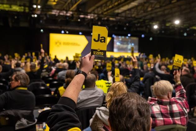 23 11 2025, Football, Season 2025 2026, 1 Bundesliga, General Meeting Borussia Dortmund, Voting at the BVB General Meeting, Dortmund Messe Wetsfalenhalle NRW Germany xRHR PHOTO DEx Copyright: DennisxEwert RHR-FOTOx RHR-FOTO DE