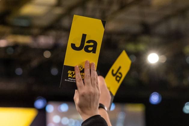 23 11 2025, Football, Season 2025 2026, 1 Bundesliga, General Meeting Borussia Dortmund, Voting at the BVB General Meeting, Dortmund Messe Wetsfalenhalle NRW Germany xRHR PHOTO DEx Copyright: DennisxEwert RHR-FOTOx RHR-FOTO DE