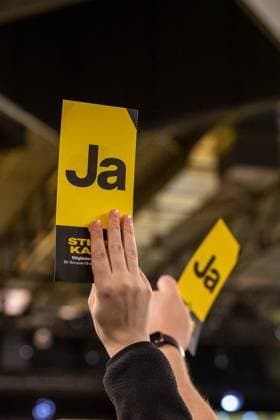 23 11 2025, Football, Season 2025 2026, 1 Bundesliga, General Meeting Borussia Dortmund, Voting at the BVB General Meeting, Dortmund Messe Wetsfalenhalle NRW Germany xRHR PHOTO DEx Copyright: DennisxEwert RHR-FOTOx RHR-FOTO DE
