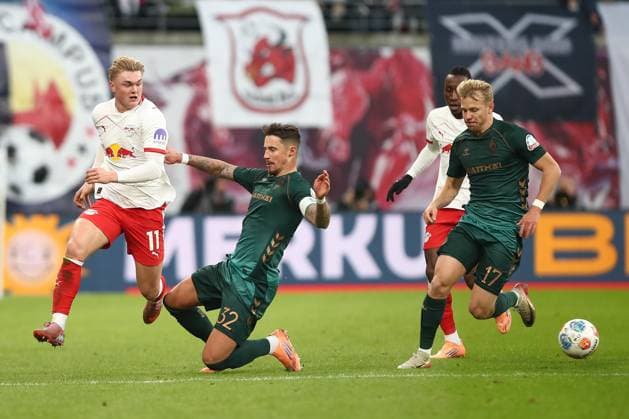 23 11 2025, xtgx, Soccer 1 Bundesliga RB Leipzig SV Werder Bremen emspor, v l Conrad Harder Leipzig, 11 , Marco Friedl Bremen, 32 duel, duel, fight, tackle DFL DFB REGULATIONS PROHIBIT ANY USE OF PHOTOGRAPHS as IMAGE SEQUENCES and or QUASI VIDEO Leipzig