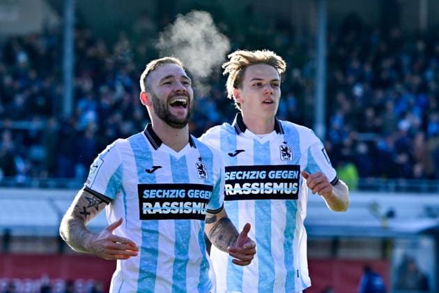 from left goal scorer Patrick Hobsch TSV 1860, 34 and Clemens Lippmann TSV 1860, 41 with goal celebrations, cheering, goal celebration, celebrate the goal, goal, celebration, celebration of the goal to 1 0, optimistic, Action, Action, 23 11 2025, Munich Germany , Football, 3 Liga, TSV 1860 München 1 FC Saarbrücken, DFB DFL REGULATIONS PROHIBIT ANY USE OF PHOTOGRAPHS AS IMAGE SEQUENCES AND OR QUASI VIDEO xslx