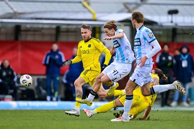 from left Patrick Schmidt Saarbruecken, 39 Clemens Lippmann TSV 1860, 41 Dominik Baumann Saarbruecken, 30 Siemen Voet TSV 1860, 3 in duel, duel, tackle, dynamic, action, action, 23 11 2025, Munich Germany , Football, 3 Liga, TSV 1860 München 1 FC Saarbrücken, DFB DFL REGULATIONS PROHIBIT ANY USE OF PHOTOGRAPHS AS IMAGE SEQUENCES AND OR QUASI VIDEO xslx