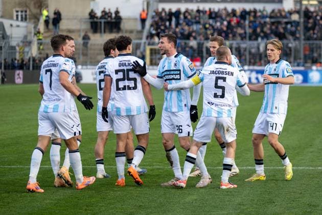 Goal celebration for the 2 0 penalty goal, TSV 1860 Muenchen vs 1 FC Saarbruecken, 3 Liga, 15 Matchday, 23 11 2025 DFB regulations prohibit any use of photographs as image sequences and or quasi video Muenchen Bayern Germany Copyright: xkolbert-press UlrichxGamelx