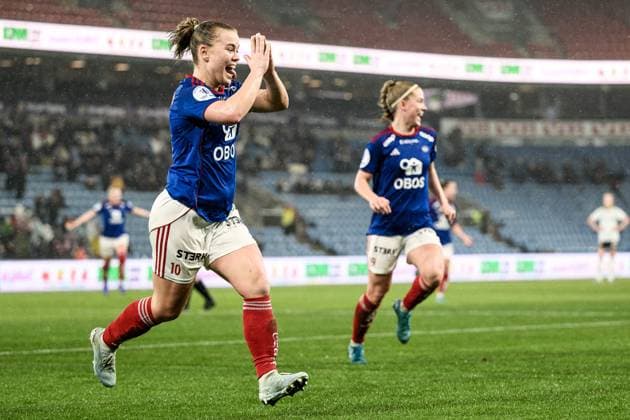 251123 Olaug Tvedten of Valerenga celebrates after 2 0 during the cup final between Rosenborg and Valerenga on November 23, 2025 in Oslo Photo Marius Simensen BILDBYRAN COP 238 MM0050 bbeng cup cupfinale dam fotball fotball nm norgesmesterskapet rosenborg vif valerenga jubel  Copyright: MARIUSxSIMENSEN BB251123ZK013