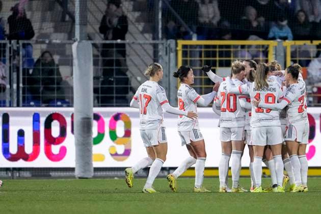 Players of FC Bayern Munich, cheer about the goal to 1 2, jubilation, goal celebration, celebrate the goal, goal, celebration, cheers about the goal, joy, joy, rejoices, optimistic, positive, game scene, highlight, action, action, in front of the advertising banner for the DFBs action game day under the motto WE29 Together WE Rise, Application to host the UEFA Women s EURO 2029 in Germany, 23 11 2025, Sinsheim Hoffenheim Germany , Football, Google Pixel Women s Bundesliga, TSG 1899 Hoffenheim FC Bayern Munich, DFB DFL REGULATES PROHIBIT ANY USE OF PHOTOGRAPHS AS IMAGE SEQUENCES AND OR QUASI VIDEO xozx