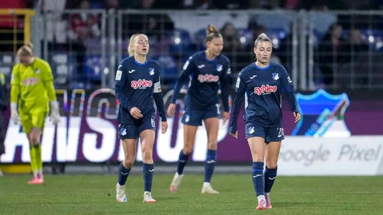 from left Laura Johanna Dick goalkeeper, goalkeeper, TSG, 1 , Vanessa Diehm TSG, 6 , Franziska Harsch TSG, 17 , Janna Grimm TSG, 26 , TSG 1899 Hoffenheim players, looking disappointed, disappointment, frustration, disappointed, pessimistic, after conceding goal to 1 2, Action, Action, Game scene, 23 11 2025, Sinsheim Hoffenheim Germany , Soccer, Google Pixel Women Bundesliga, TSG 1899 Hoffenheim FC Bayern Munich, DFB DFL REGULATIONS PROHIBIT ANY USE OF PHOTOGRAPHS AS IMAGE SEQUENCES AND OR QUASI VIDEO xozx