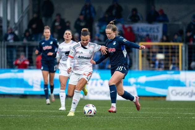 Arianna Caruso FC Bayern Muenchen, 27 in duel with Valesca Ampoorter TSG Hoffenheim, 18 , GER, TSG 1899 Hoffenheim vs FC Bayern Muenchen, Football Google Pixel Frauen Bundesliga, 11 Spieltag, Saison 2025 2026, 23 11 2025 DFB regulations prohibit any use of photographs as image sequences and or quasi video GER, TSG 1899 Hoffenheim vs FC Bayern Muenchen, Football Google Pixel Frauen Bundesliga, 11 Spieltag, Saison 2025 2026, 23 11 2025 Hoffenheim Copyright: xEibner-Pressefoto Memmlerx EP_MMR
