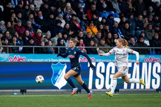 Selina Cerci TSG Hoffenheim, 29 in duel with Stine Ballisager FC Bayern Muenchen, 03 , GER, TSG 1899 Hoffenheim vs FC Bayern Muenchen, Football Google Pixel Frauen Bundesliga, 11 Spieltag, Saison 2025 2026, 23 11 2025 DFB regulations prohibit any use of photographs as image sequences and or quasi video GER, TSG 1899 Hoffenheim vs FC Bayern Muenchen, Football Google Pixel Frauen Bundesliga, 11 Spieltag, Saison 2025 2026, 23 11 2025 Hoffenheim Copyright: xEibner-Pressefoto Memmlerx EP_MMR