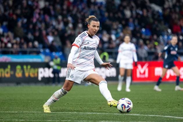 Arianna Caruso FC Bayern Muenchen, 27 on the ball, GER, TSG 1899 Hoffenheim vs FC Bayern Muenchen, Football Google Pixel Frauen Bundesliga, 11 Spieltag, Saison 2025 2026, 23 11 2025 DFB regulations prohibit any use of photographs as image sequences and or quasi video GER, TSG 1899 Hoffenheim vs FC Bayern Muenchen, Football Google Pixel Frauen Bundesliga, 11 Spieltag, Saison 2025 2026, 23 11 2025 Hoffenheim Copyright: xEibner-Pressefoto Memmlerx EP_MMR
