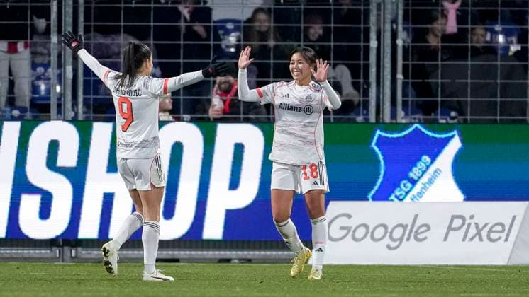 from left Jovana Damnjanovic FCB, 9 , goal scorer Momoko Tanikawa FCB, 18 , players of FC Bayern Munich, cheer about the goal to 1 3, jubilation, goal celebration, celebrate the goal, goal, celebration, cheers about the goal, rejoicing, joy, rejoices, optimistic, positive, game scene, highlight, action, action, 23 11 2025, Sinsheim Hoffenheim Germany , Soccer, Google Pixel Women Bundesliga, TSG 1899 Hoffenheim FC Bayern Munich, DFB DFL REGULATIONS PROHIBIT ANY USE OF PHOTOGRAPHS AS IMAGE SEQUENCES AND OR QUASI VIDEO xozx