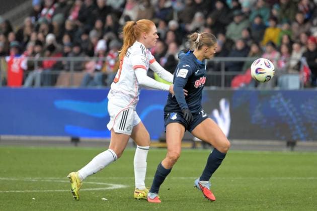 Selina Cerci TSG 1899 Hoffenheim, 29 in duel with Stine Ballisager FC Bayern Muenchen, 03 GER, TSG 1899 Hoffenheim vs FC Bayern Muenchen , Football, Google Pixel Frauen Bundesliga, Saison 2025 2026, 23 11 2025 DFB DFL regulations prohibit any use of photographs as image sequences and or quasi video GER, TSG 1899 Hoffenheim vs FC Bayern Muenchen , Football, Google Pixel Frauen Bundesliga, Saison 2025 2026, 23 11 2025 Hoffenheim Copyright: xEibner-Pressefoto TobiasxBaurx EP_TBR