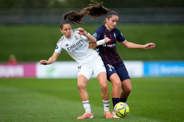 November 23, 2025, Valdebebas, Madrid, Spain: Rocio Galvez Luna of Real Madrid CF and Carmen Alvarez Sanchez of SD Eibar in action during the Spanish Women League, Liga F Moeve, football match played between Real Madrid and SD Eibar at Alfredo Di Stefano stadium on November 23, 2025, in Valdebebas, Madrid, Spain. Valdebebas Spain - ZUMAa181 20251123_zaa_a181_088 Copyright: xOscarxJ.xBarrosox