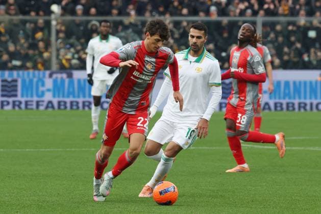 Floriani Romano Mussolini Cremonese™s during the Serie A soccer match between Cremonese and Roma at the Giovanni Zini Stadium in Cremona Italy - Sunday, 25 november 2025. - Soccer .  Copyright: xAlbertoxMariani LaPressex