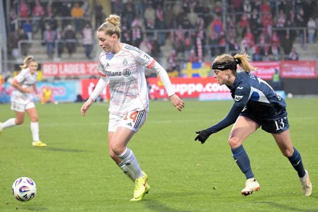 Alara FC Bayern Muenchen, 14 in duel with Wielle Douma TSG 1899 Hoffenheim, 13 GER, TSG 1899 Hoffenheim vs FC Bayern Muenchen , Football, Google Pixel Frauen Bundesliga, Saison 2025 2026, 23 11 2025 DFB DFL regulations prohibit any use of photographs as image sequences and or quasi video GER, TSG 1899 Hoffenheim vs FC Bayern Muenchen , Football, Google Pixel Frauen Bundesliga, Saison 2025 2026, 23 11 2025 Hoffenheim Copyright: xEibner-Pressefoto TobiasxBaurx EP_TBR