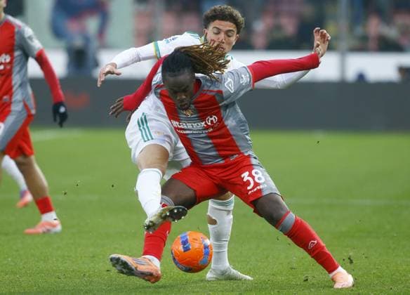 Cremonese Warren Bondo during the Serie A soccer match between Cremonese and Roma at the Giovanni Zini in Cremona, north west Italy - Domenica, 23 Novembre 2025. - Soccer .  Copyright: xAlbertoxMariani LaPressex