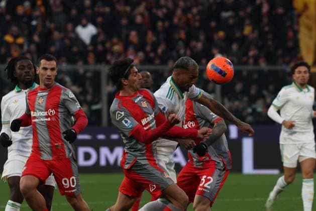 Wesley Roma s during the Serie A soccer match between Cremonese and Roma at the Giovanni Zini Stadium in Cremona Italy - Sunday, 25 november 2025. - Soccer .  Copyright: xAlbertoxMariani LaPressex