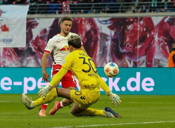 Germany Bundesliga 2025 26, 11 Matchday RB Leipzig vs SV Werder Bremen Red Bull Arena Stadion Leipzig Christoph Baumgartner RB Leipzig, 14 Mio Backhaus SV Werder Bremen, 30 Leipzig Copyright: xAymanxAlahmedx