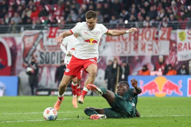23 11 2025, xtgx, Soccer 1 Bundesliga RB Leipzig SV Werder Bremen emspor, v l Senne Lynen Bremen, 14 , Karim Coulibaly Bremen, 31 duel, duel, fight, tackle DFL DFB REGULATIONS PROHIBIT ANY USE OF PHOTOGRAPHS as IMAGE SEQUENCES and or QUASI VIDEO Leipzig
