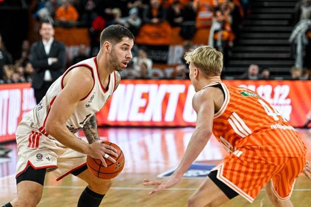 GER, BBL, ratiopharm Ulm vs FC Bayern Munich 23 11 2025, ratiopharm arena, Neu Ulm, GER, BBL, ratiopharm Ulm vs FC Bayern Munich, in the picture Stefan Jovic Muenchen, 16 , Teo Milicic Ulm, 44 nordphotoxGmbHx xHafner nph00200