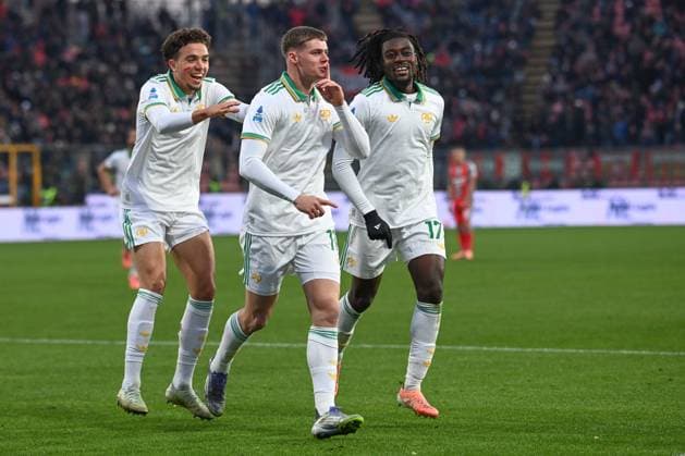 FERGUSON Evan (As Roma) celebrating his goal during US Cremonese vs AS Roma, Italian soccer Serie A match in Cremona, Italy, November 23 2025  Copyright: xGianlucaxRicci IPAxSportx xipa-agency.netx xx IPA_68299453 IPA_Agency_IPA68299453