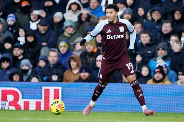 Leeds United v Aston Villa - Premier League Jadon Sancho of Aston Villa on the ball during the Premier League match between Leeds United and Aston Villa at Elland Road on November 23, 2025 in Leeds, England. Leeds Elland Road England United Kingdom Copyright: xRichardxSellers Sportsphoto APLx 14142442