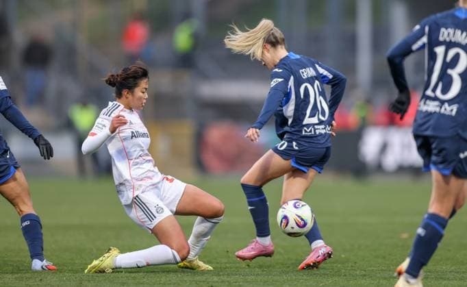DEU, Hoffenheim, TSG Hoffenheim vs FC Bayern Munich, Google Pixel Bundesliga, DFB, Saison 2526, Dietmar Hopp Stadion, 11 Spieltag, im Bild v l n r Momoko Tanikawa Bayern München 18 , Janna Grimm Hoffenheim 26 DFB DFL REGULATIONS PROHIBIT ANY USE OF PHOTOGRAPHS AS IMAGE SEQUENCES AND OR QUASI VIDEO, 23 11 2025, Copyright: HMBxMedia HendrikxHamelau