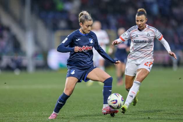 DEU, Hoffenheim, TSG Hoffenheim vs FC Bayern Munich, Google Pixel Bundesliga, DFB, Season 2526, Dietmar Hopp Stadion, 11 Matchday, in the picture f l n r Laura Gloning Hoffenheim 20 , Arianna Caruso Bayern Munich 27 DFB DFL REGULATIONS PROHIBIT ANY USE OF PHOTOGRAPHS AS IMAGE SEQUENCES AND OR QUASI VIDEO, 23 11 2025, Copyright: HMBxMedia HendrikxHamelau
