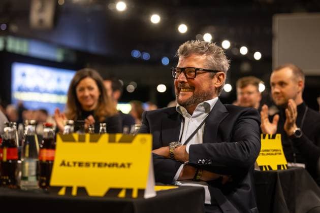 23 11 2025, Football, Season 2025 2026, 1 Bundesliga, General Meeting Borussia Dortmund, Norbert Nobby Dickel Borussia Dortmund is elected honorary member, Dortmund Messe Wetsfalenhalle NRW Germany xRHR PHOTO DEx Copyright: DennisxEwert RHR-FOTOx RHR-FOTO DE