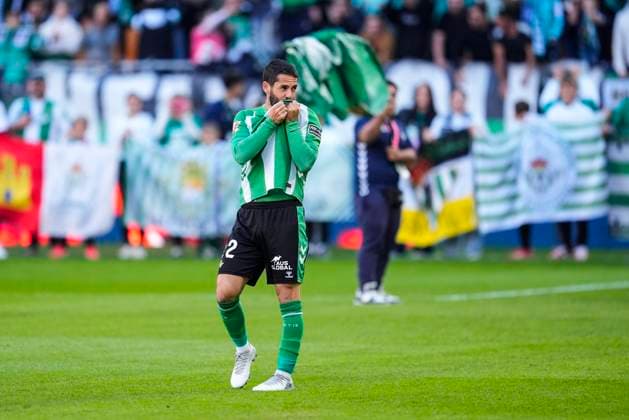 November 23, 2025, Sevilla, Sevilla, SPAIN: Francisco Isco Alarcon of Real Betis announces his contract renewal until 2028 during the Spanish league, LaLiga EA Sports, football match played between Real Betis and Girona FC at La Cartuja stadium on November 23, 2025, in Sevilla, Spain. Sevilla SPAIN - ZUMAa181 20251123_zaa_a181_099 Copyright: xJoaquinxCorcherox