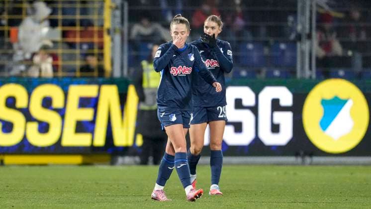 v li Valesca Ampoorter TSG, 18 , Selina Cerci TSG, 29 , TSG 1899 Hoffenheim players, looking disappointed, disappointment, frustration, disappointed, pessimistic, after conceding the goal to 1 4, action, action, game scene, 23 11 2025, Sinsheim Hoffenheim Germany , Soccer, Google Pixel Women Bundesliga, TSG 1899 Hoffenheim FC Bayern Munich, DFB DFL REGULATIONS PROHIBIT ANY USE OF PHOTOGRAPHS AS IMAGE SEQUENCES AND OR QUASI VIDEO xozx