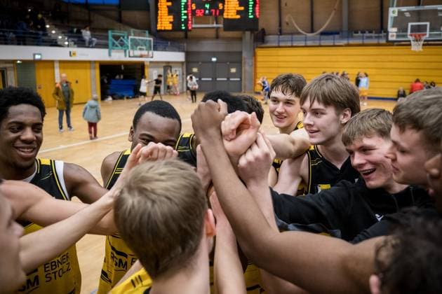 Team of Porsche BBA Ludwigsburg joy, jubilation, team circle, team spirit, team circle GER, Porsche BBA Ludwigsburg CATL Basketball Loewen Erfurt, 2 Barmer Basketball Bundesliga, ProB Sued, season 2025 2026, 23 11 2025 GER, Porsche BBA Ludwigsburg CATL Basketball Loewen Erfurt, 2 Barmer Basketball Bundesliga, ProB Sued, season 2025 2026, 23 11 2025 Ludwigsburg Copyright: xSandyxDinkelackerx EP_EER