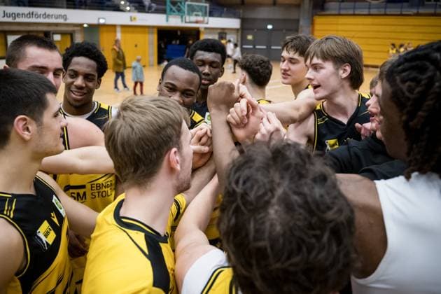 Team of Porsche BBA Ludwigsburg joy, jubilation, team circle, team spirit, team circle GER, Porsche BBA Ludwigsburg CATL Basketball Loewen Erfurt, 2 Barmer Basketball Bundesliga, ProB Sued, season 2025 2026, 23 11 2025 GER, Porsche BBA Ludwigsburg CATL Basketball Loewen Erfurt, 2 Barmer Basketball Bundesliga, ProB Sued, season 2025 2026, 23 11 2025 Ludwigsburg Copyright: xSandyxDinkelackerx EP_EER