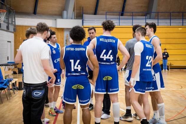 Visibly disappointed Erfurt, team spirit, team circle GER, Porsche BBA Ludwigsburg CATL Basketball Loewen Erfurt, 2 Barmer Basketball Bundesliga, ProB Sued, season 2025 2026, 23 11 2025 GER, Porsche BBA Ludwigsburg CATL Basketball Loewen Erfurt, 2 Barmer Basketball Bundesliga, ProB Sued, season 2025 2026, 23 11 2025 Ludwigsburg Copyright: xSandyxDinkelackerx EP_EER