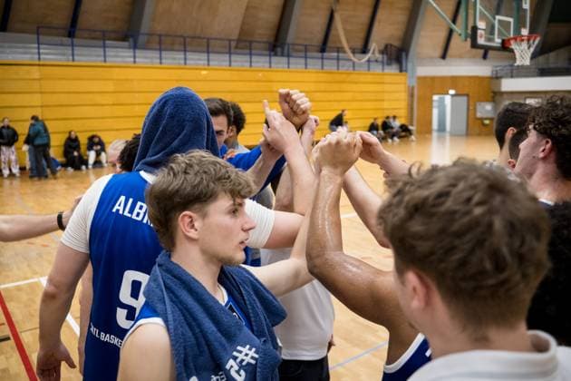 Visibly disappointed Erfurt, team spirit, team circle GER, Porsche BBA Ludwigsburg CATL Basketball Loewen Erfurt, 2 Barmer Basketball Bundesliga, ProB Sued, season 2025 2026, 23 11 2025 GER, Porsche BBA Ludwigsburg CATL Basketball Loewen Erfurt, 2 Barmer Basketball Bundesliga, ProB Sued, season 2025 2026, 23 11 2025 Ludwigsburg Copyright: xSandyxDinkelackerx EP_EER
