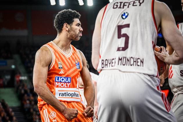 Neu Ulm, Germany, 23 11 25 Mark Smith ratiopharm ulm gestures during the Basketball Bundesliga match between ratiopharm ulm vs FC Bayern Basketball at ratiopharm Arena on November 23, 2025 in Neu Ulm, Germany Photo by Harry Langer DeFodi Images ratiopharm Arena, Germany, 23 11 25 Mark Smith ratiopharm ulm gestures during the Basketball Bundesliga match between ratiopharm ulm vs FC Bayern Basketball at Neu Ulm on November 23, 2025 in ratiopharm Arena, Germany Photo by Harry Langer DeFodi Images Photo by Harry Langer DeFodi Images