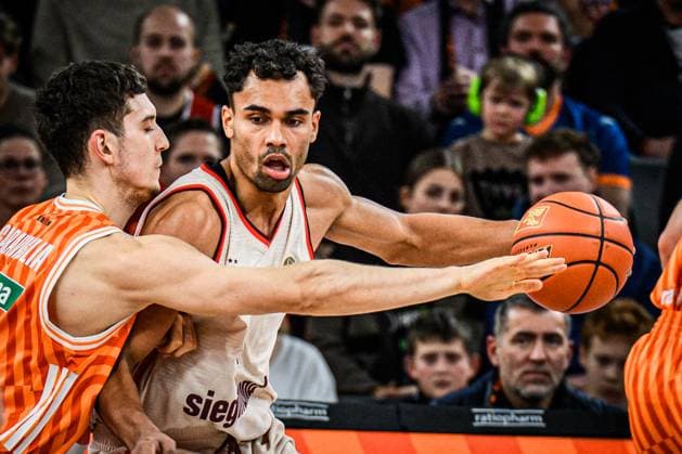 Neu Ulm, Germany, 23 11 25 Diego Garavaglia ratiopharm ulm and Oscar da Silva FC Bayern Basketball battle for the ball during the Basketball Bundesliga match between ratiopharm ulm vs FC Bayern Basketball at the ratiopharm Arena on November 23, 2025 in Neu Ulm, Germany Photo by Harry Langer DeFodi Images ratiopharm Arena, Germany, 23 11 25 Diego Garavaglia ratiopharm ulm and Oscar da Silva FC Bayern Basketball battle for the ball during the Basketball Bundesliga match between ratiopharm ulm vs FC Bayern Basketball at Neu Ulm on November 23, 2025 in ratiopharm Arena, Germany Photo by Harry Langer DeFodi Images Photo by Harry Langer DeFodi Images